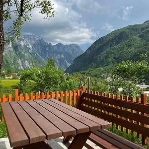 Bujtina Pllumi Couette-café